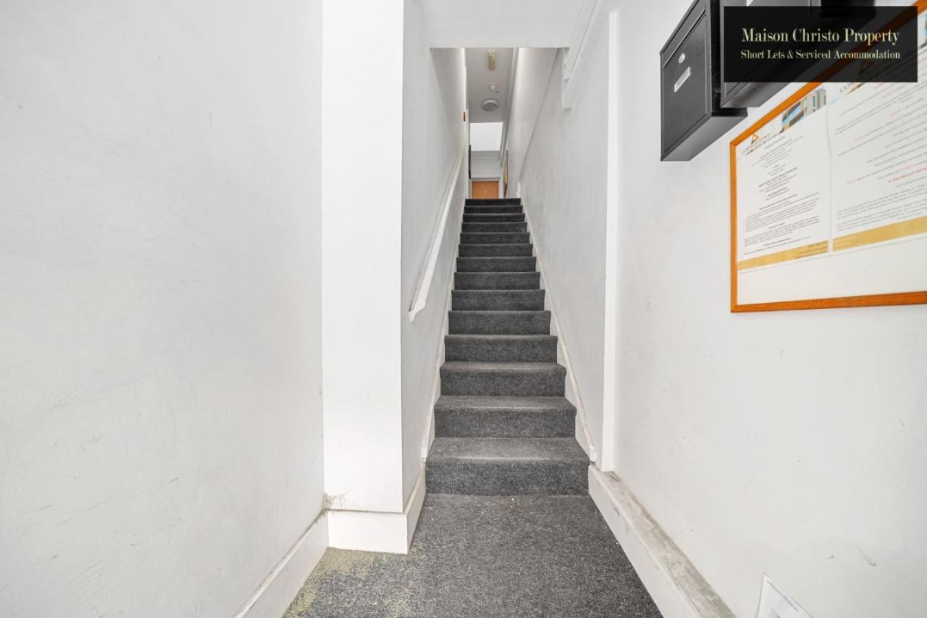Apartment Chic With Private Terrace In East London, Sleeps 6, Servcied By Maison Christo Short Lets & Serviced Accomdation London